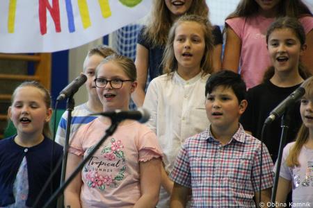 Otroci Osnovne šole Šmartno v Tuhinju z glasbo razpeli jadra (18)